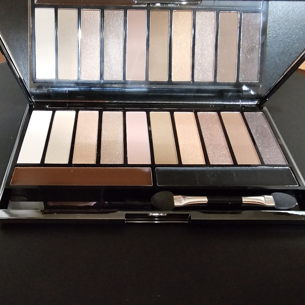 4/$20  NWOT Neutral Eyeshadow Palette